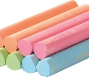 Schoolbord krijt gekleurd | 7 x 8,3 x 12,5 cm| 100 stuks |vrolijk Kleuren | Buitenspelen | Artistiek speelgoed - Spelen op straat - Krijten | Pakket schoolkrijt | Kleurplezier |Topper!